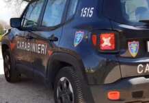 Nel Napoletano ‘kit’ del pusher in un ballatoio condominiale