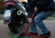 Furto di ciclomotori nel Napoletano, due arrestati