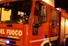 A fuoco un capannone agricolo: coinvolto un trattore