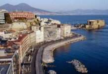 Cadavere tra gli scogli del Lungomare di Napoli