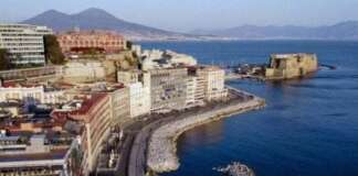 Cadavere tra gli scogli del Lungomare di Napoli