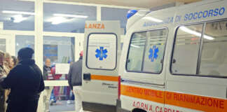 Napoli, tragedia in strada: 80enne travolto e ucciso da un’auto Ambulanza