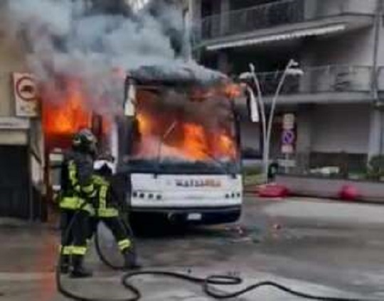Scontri Paganese Casertana e bus in fiamme: duecento indagati