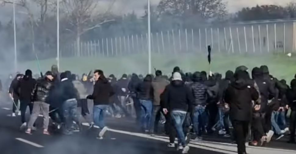 Scontri fra ultras a Badia al Pino, inchiesta conclusa: sette tifosi della Roma indagati