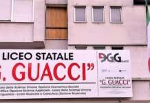 Il ‘Guacci’ resta senza riscaldamento, studenti e professori al freddo: mamme inviperite