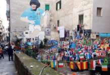 Via i teloni dal murales di Maradona ai Quartieri Spagnoli