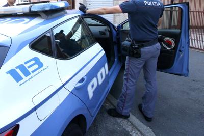 Droga in due garage, sequestri nel Napoletano