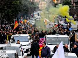 Caro carburanti e piano traffico, il 6 ottobre sit-in dei tassisti napoletani