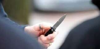 Camposano, tenta di accoltellare la sorella ma ferisce il padre: arrestato 21enne Coltello