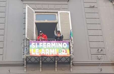 Napoli, senza lavoro occupano sede Pd: “Chiediamo risposte” Napoli, senza lavoro occupano sede Pd: “Chiediamo risposte”