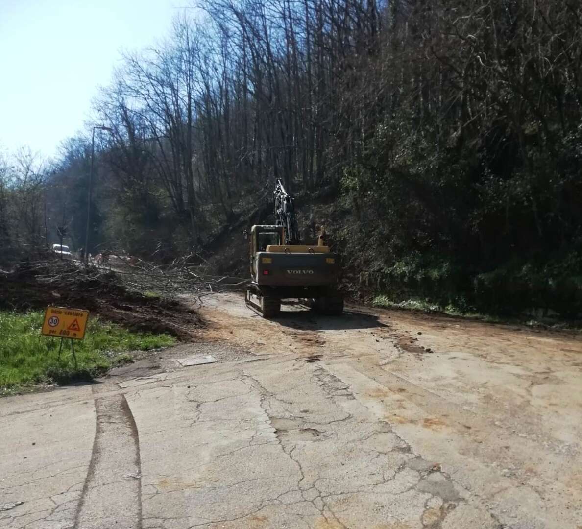 Smottamento sulla strada tra Cautano e Frasso: in corso i lavori di ripristino