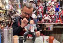 Maurizio Costanzo ‘rivive’ tra le statuine del presepe