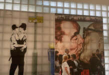 La mostra di Banksy fa il pienone: il Comune la proroga di un mese
