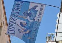 Festa scudetto, a Salerno lancio di uova contro casa con bandiera del Napoli