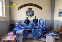 Maxi sequestro di gadget e magliette con falso marchio SSC Napoli