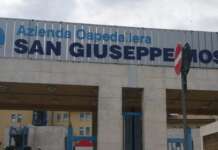 Sanità sempre più in ginocchio, Sinistra Italiana manifesta davanti l’Ospedale Moscati