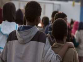 Maltrattamenti e truffa nel Centro rimpatri migranti: arrestato ispettore di Polizia e interdittiva società e medico