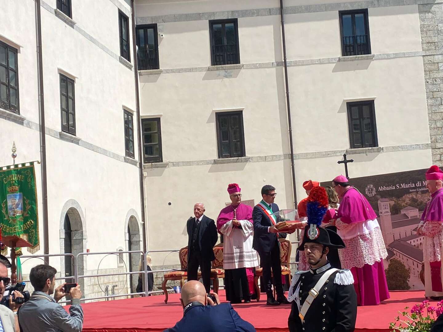 Mercogliano, De Luca: “Porre fine al bagno di sangue nel cuore dell’Europa” Mercogliano, De Luca: “Porre fine al bagno di sangue nel cuore dell’Europa”