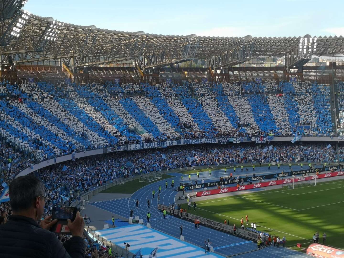 Napoli Sampdoria, secondo tempo su maxischermi in città e 17 comuni dell’hinterland: “Festa azzurra per tutti” Napoli Sampdoria, secondo tempo su maxischermi in città e 17 comuni dell’hinterland: “Festa azzurra per tutti”