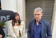 Sit in degli animalisti con l’ex Ministro Costa e deputati M5S Sergio Costa ad Avellino