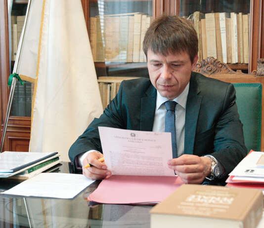 Centrodestra, dal Ministro Piantedosi ultimo tentativo su Benigni