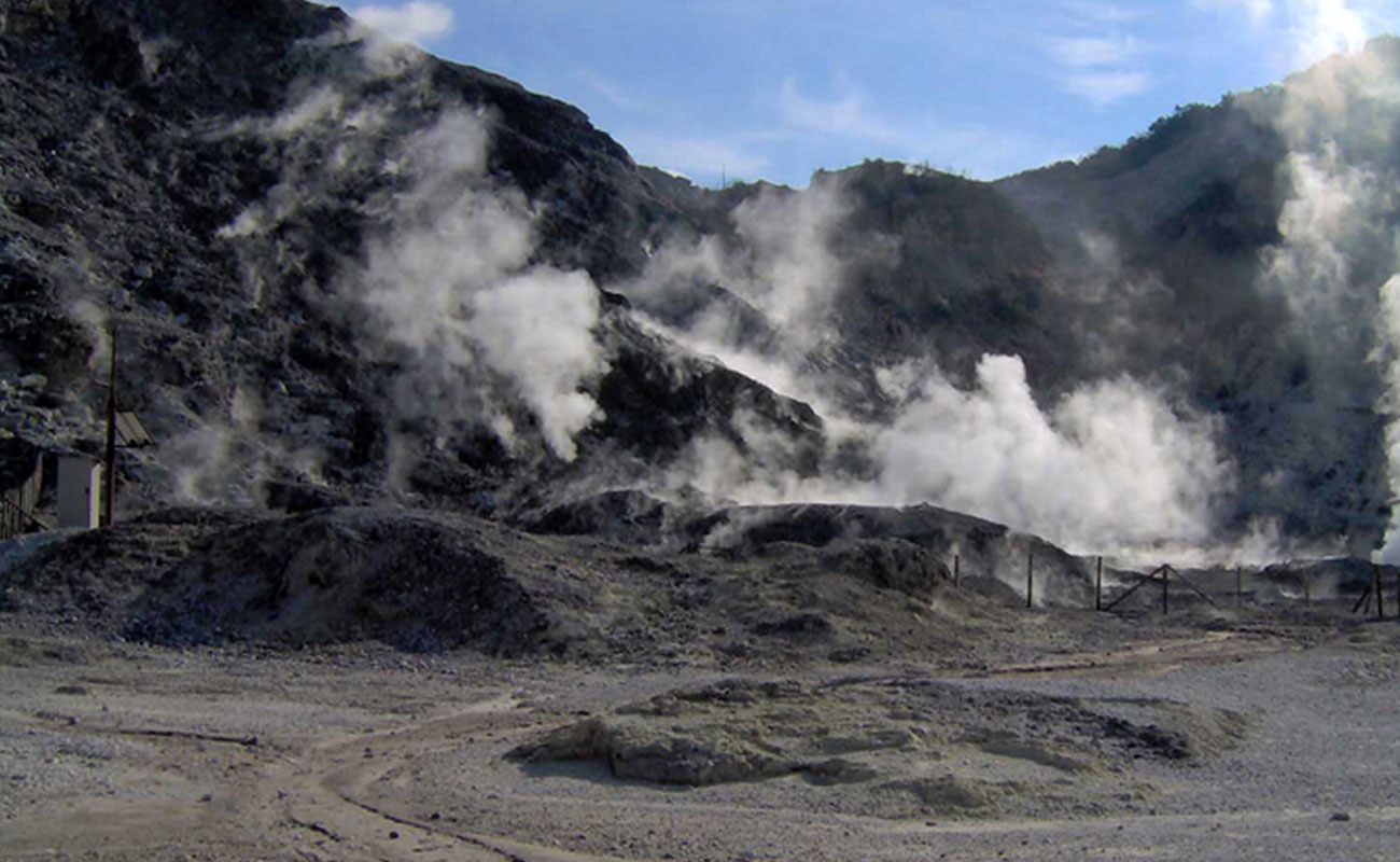 Il vulcano dei Campi Flegrei sta cambiando, uno studio rivela: “La crosta è meno elastica”