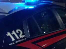 Riconosce l’auto che gli era stata rubata e chiama i carabinieri