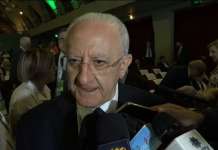 De Luca: “Situazione complicata per le imprese. Non grande fiducia nei governi, rimaniamo Paese di squinternati” – VIDEO