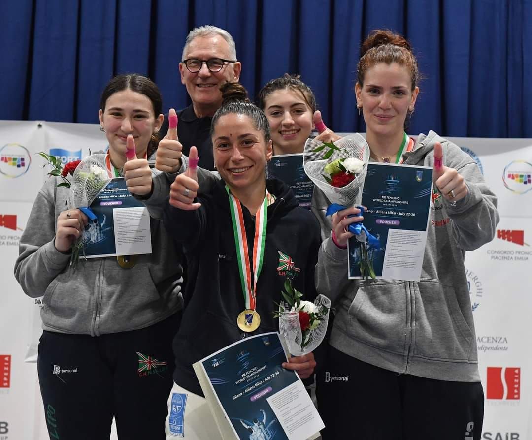 Posillipo Scherma: le ragazze della spada vincono lo scudetto di B1 e vanno in A2 Posillipo Scherma: le ragazze della spada vincono lo scudetto di B1 e vanno in A2