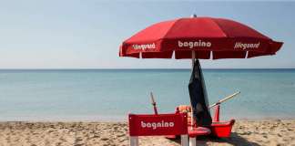 Domani remo alzato in spiagge Campania in memoria bagnino morto