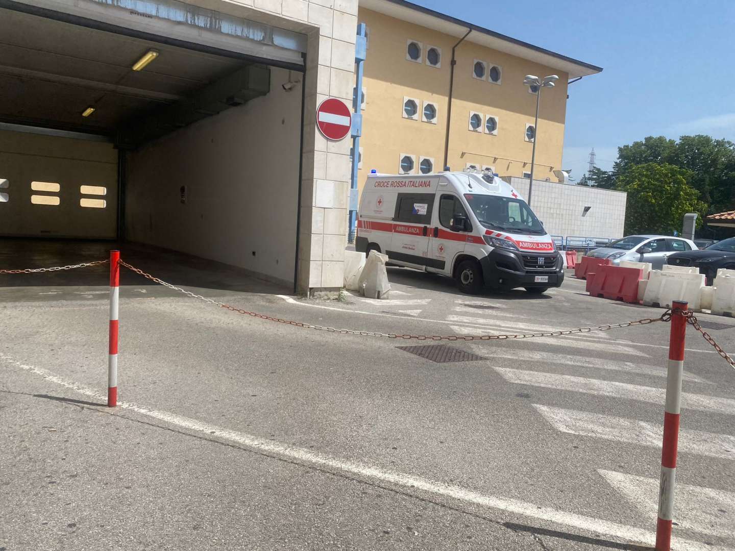 Cade dal balcone: 38enne al Moscati dopo un volo di 6 metri