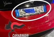 Mascherine su targa auto per superare Ztl, denunciati