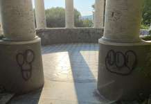 Floridiana, vandalizzato il tempietto. Ragozzino: “Problema sicurezza, inascoltati miei sos”