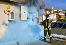 Fuga di gas in centro città durante i lavori alla rete fognaria, i caschi rossi mettono in sicurezza la zona