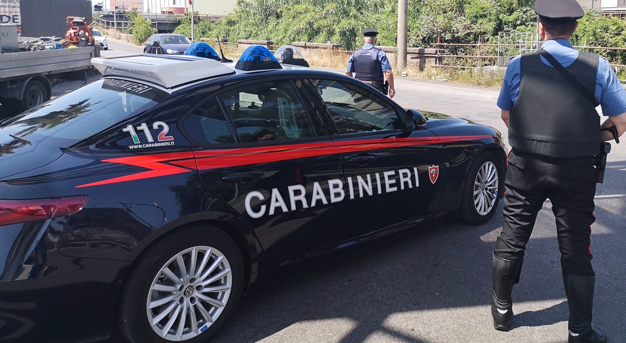 Recupera cocaina da nascondiglio ma i carabinieri vedono tutto, arrestato