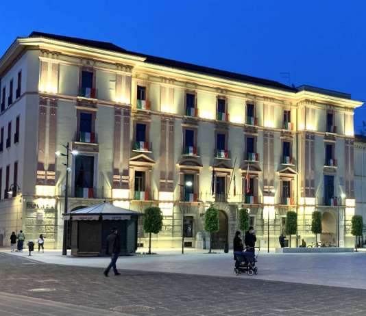 Dimissioni a Palazzo Caracciolo: il caso è politico