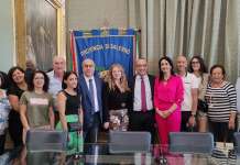 Carri allegorici, pranzo in vigna e musica con Nostalgia 90 alla festa dell’uva di Oliveto Citra