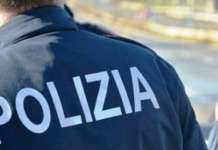 Pensa che la moglie lo tradisce e la perseguita: nei guai 36enne