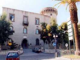 Odore nauseabondo a Caivano, sindaco dispone chiusura scuole e parchi Comune Caivano