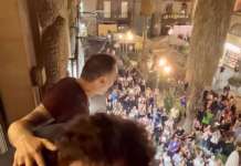 Napoli, Nek e Renga sorprendono i fan e cantano ”O surdato ‘nnammurato’