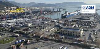 Sequestrati oltre 11 mila capi di abbigliamento contraffatti nel porto di Salerno