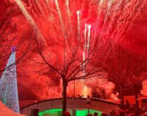 Paupisi, emozioni all’accensione del grande Albero di Natale Paupisi, emozioni all’accensione del grande Albero di Natale