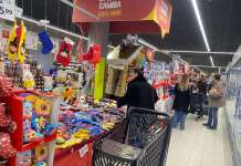 FOTO/ Dal cenone alla calza della Befana: “assalto” all’affare