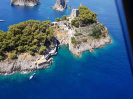 Resort abusivo sull’isola de Li Galli, la sezione navale della finanza sequestra le strutture