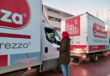 Volantinaggio della Filt Cgil per il nuovo Contratto dei trasportatori di Mondo Convenienza