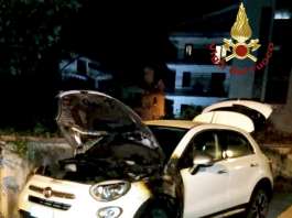 Auto in fiamme nella notte, indagano i Carabinieri