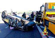 Auto sbanda sulla Napoli-Canosa: 43enne ferito