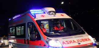 Due in scooter sparano e uccidono 18enne: era in piazza con amici