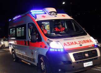 Castel Volturno, travolto e ucciso sulla Domiziana: il conducente fugge Ambulanza