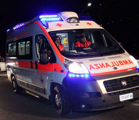 Castel Volturno, travolto e ucciso sulla Domiziana: il conducente fugge Ambulanza